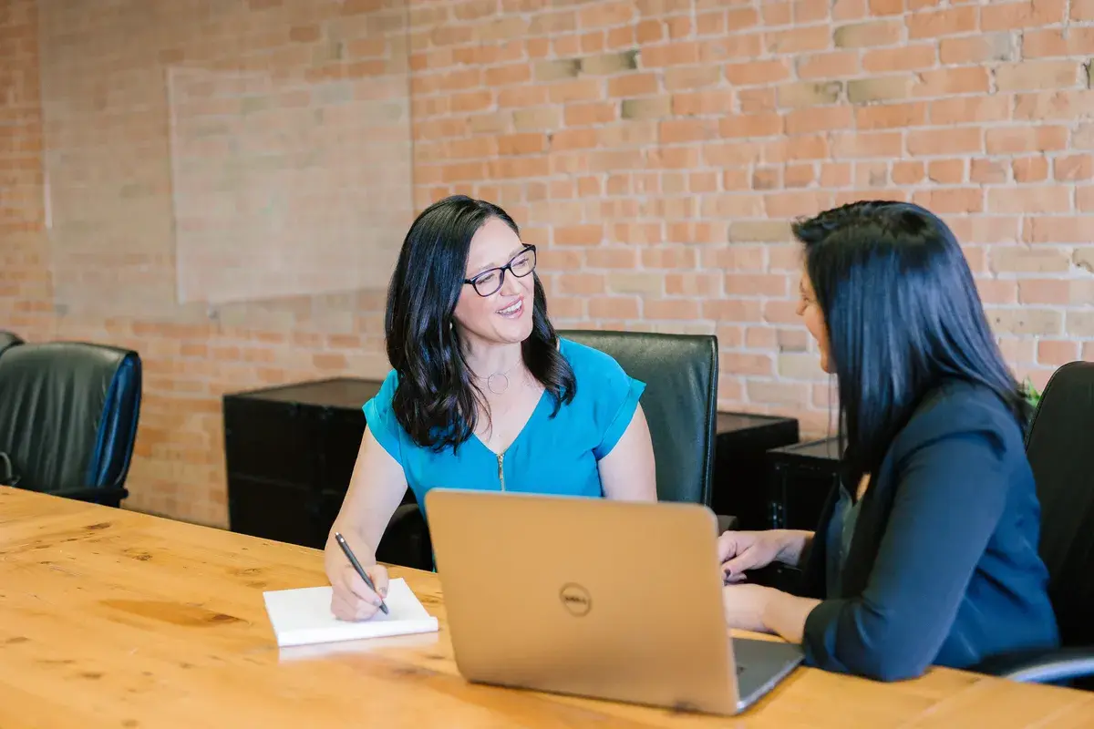 Client with bad credit and strong income consulting a mortgage broker